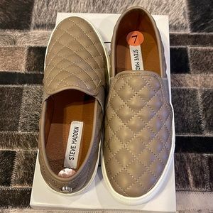 Steve Madden size 7 taupe shoes